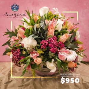 Pecera mediana con variedad de flores